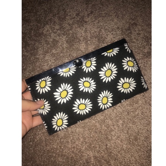 Rue21 Other - NWT Daisy Wallet
